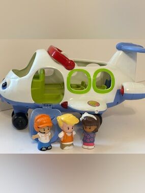 2005 Fisher Price Little People Musical / Sounds Airplane w/Figures